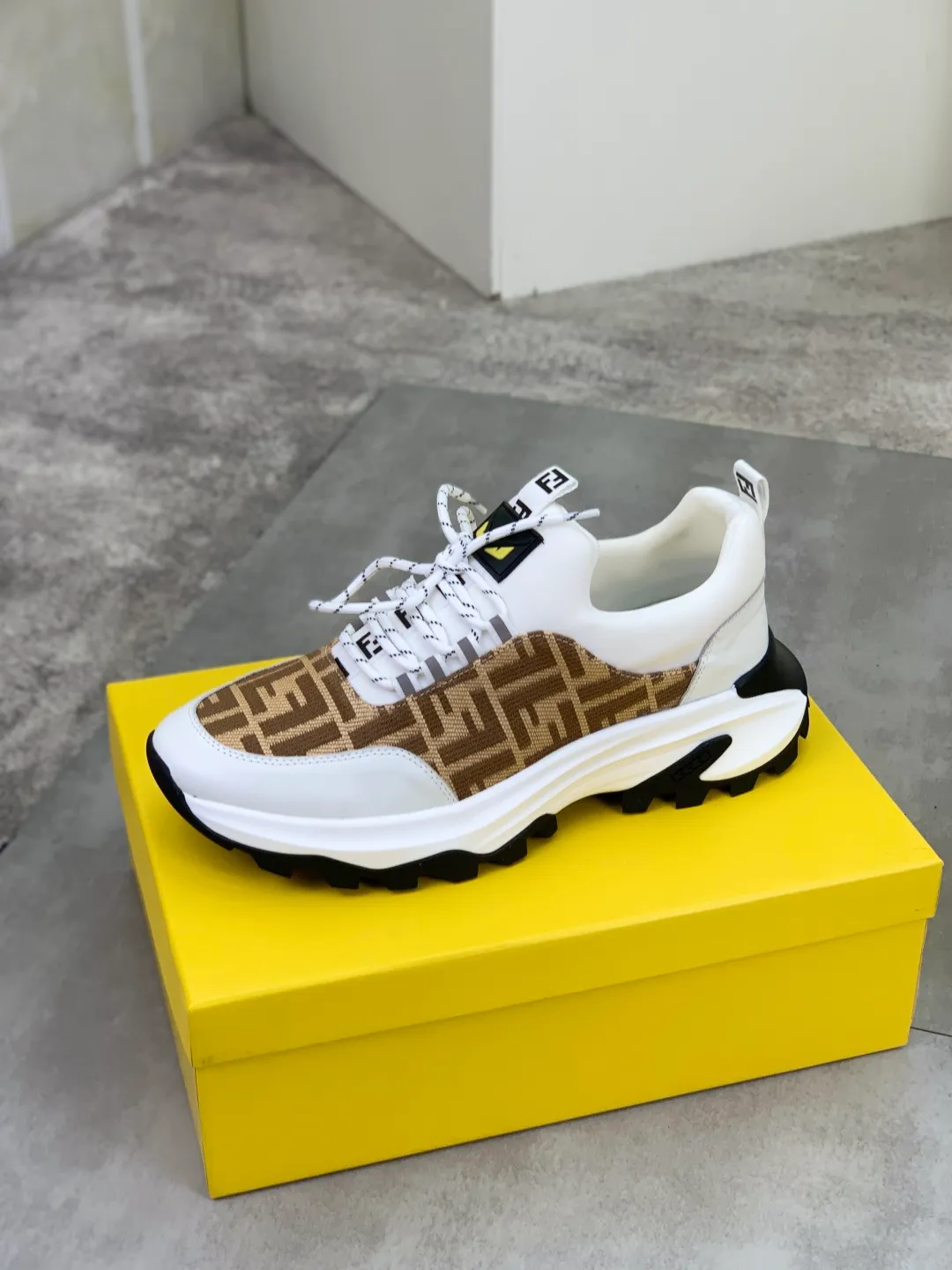 ​Men's shoes 💰P440 💰【New】Little monster 🆘 New FENDI 🕶️🕶️Simple routing effect, showing an elegant and cool driving shoe 🎬Using imported calfskin + first-layer pigskin lining🐂Excellent material🎬Detailed workmanship 🤗Comfortable foot feel➰➰. ​Pair it with any outfit to show your taste and temperament, low-key luxury ♻️Design ​simple and elegant ​noble and fashionable 🍃​Very loved and favored by trendy men 💓❤️Size: 38-44 (45 customized) 3️⃣ colors available